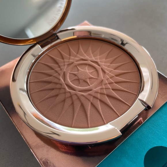 BNIB Estée Lauder Bronze Goddess Bronzer in 03 Brazen - Picture 1 of 5